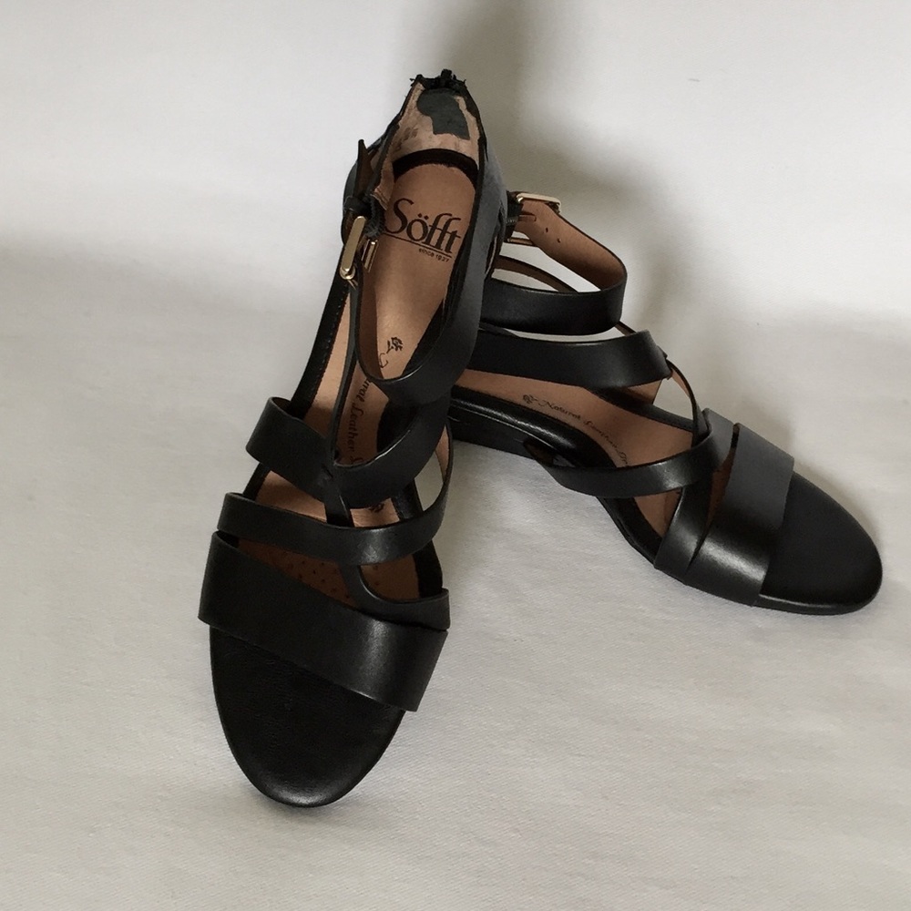 NWOT ‘SOFFT’ Brand black leather sandals. Sz 8.5 M